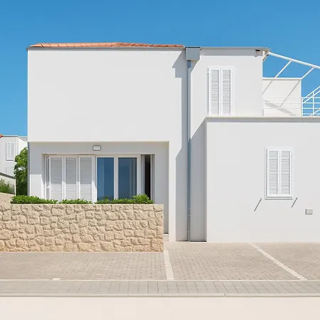 Sunny 1311 佩特坎内