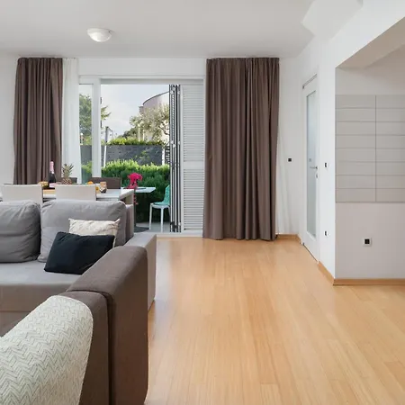 Apartment Sunny 1311 Petrcane