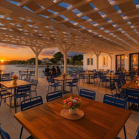 Sunny 1311 Apartment