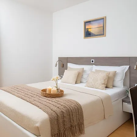 Sunny 1311 Apartment